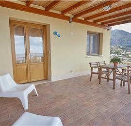 2 bedroom seaside apartments with shared pool, sleeps 4-5